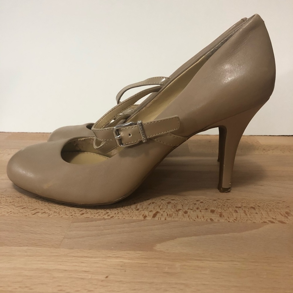 Double strap Mary Jane heels nude Gianni bini